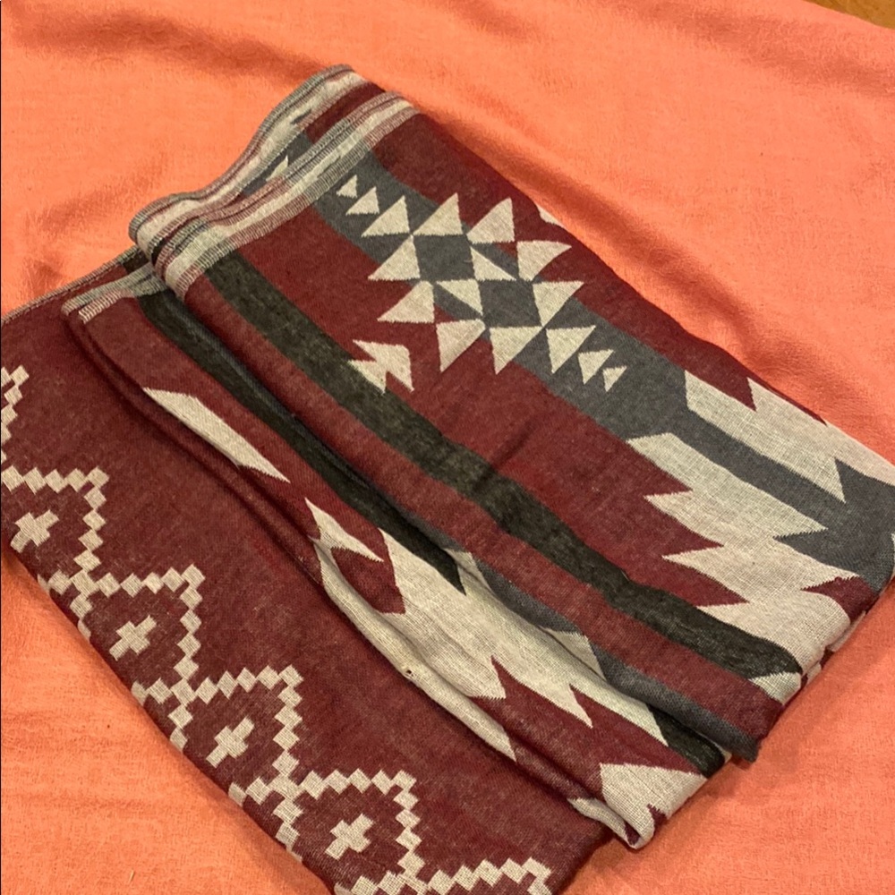Pattern Loop Scarf - Picture 2 of 9